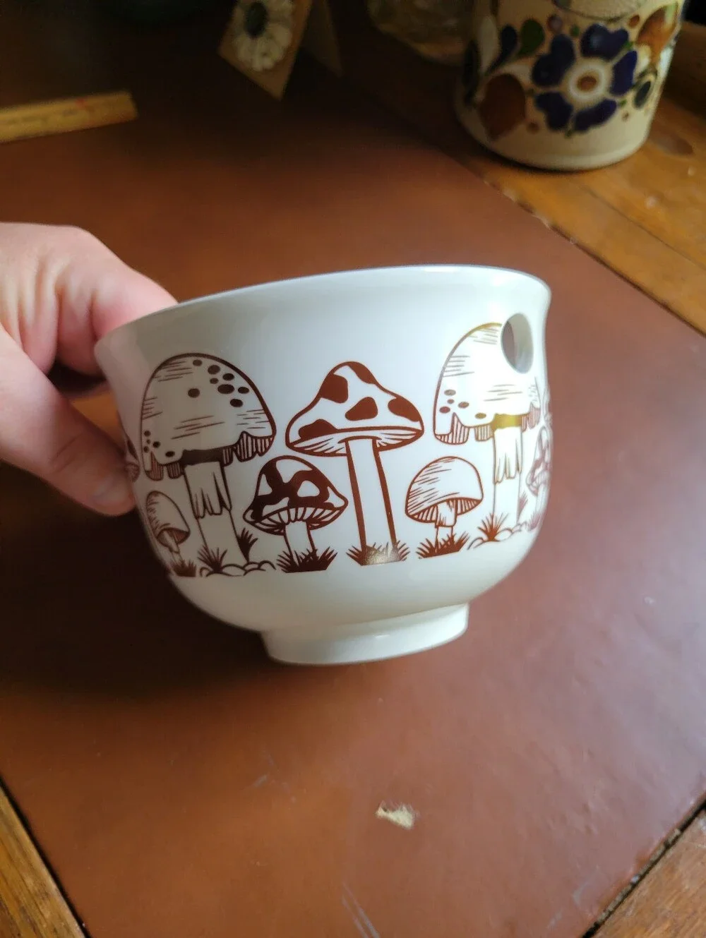 N/A white ceramic